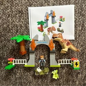LEGO Duplo Jurassic World T. Rex and Triceratops Dinosaur Breakout Set
